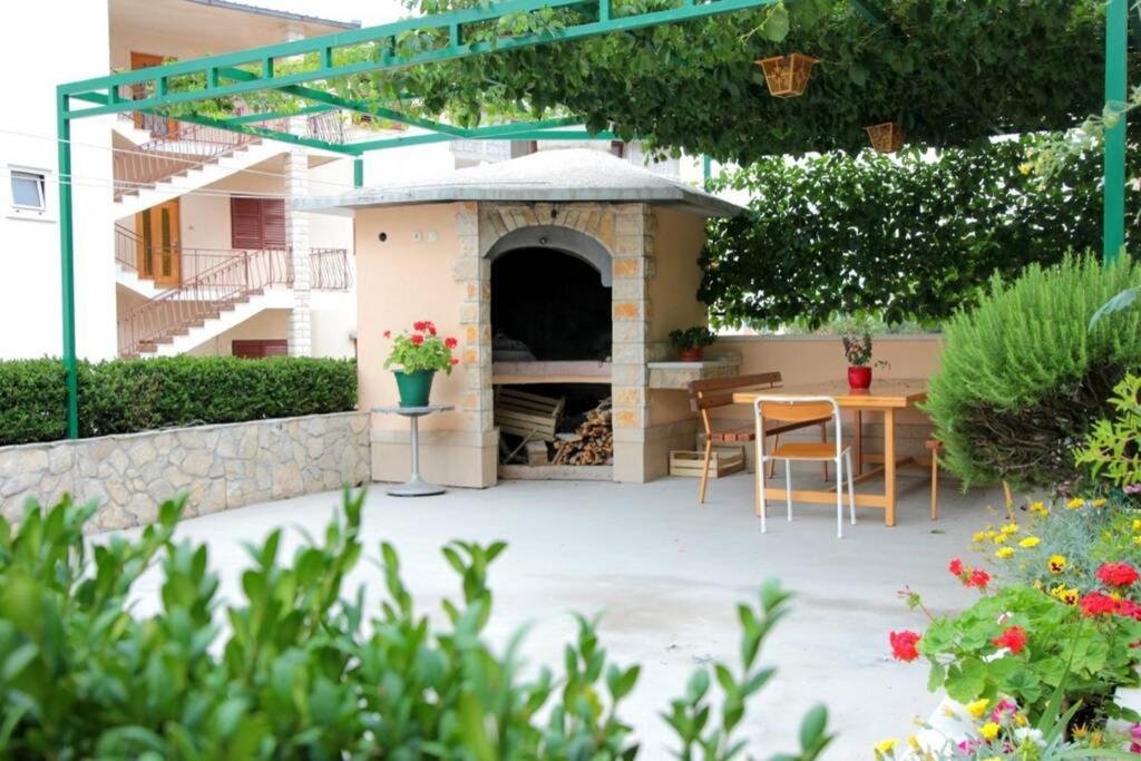 Cosey Studio Apartment For 2 Free Private Parking Makarska Eksteriør billede