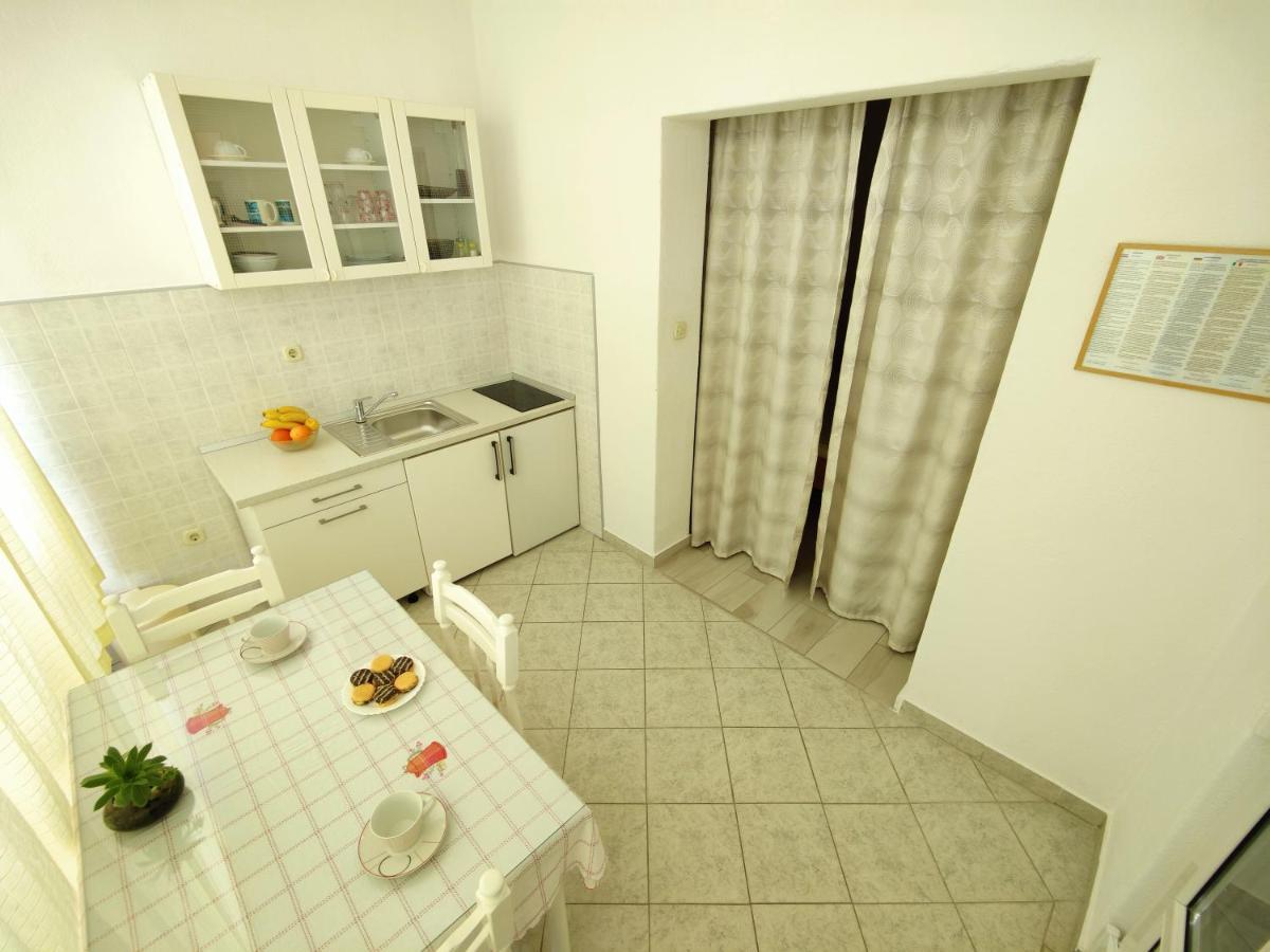 Cosey Studio Apartment For 2 Free Private Parking Makarska Eksteriør billede
